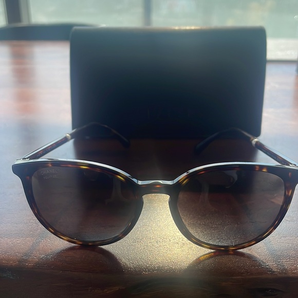 Chanel sunglasses. Worn twice. Perfect condition. - Picture 4 of 4